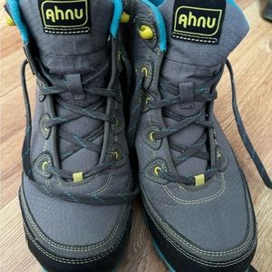 Ahnu sugarpine hiking boots. Like new!